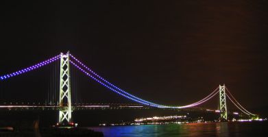 Akashi Kaikyo Bridge illuminated at night