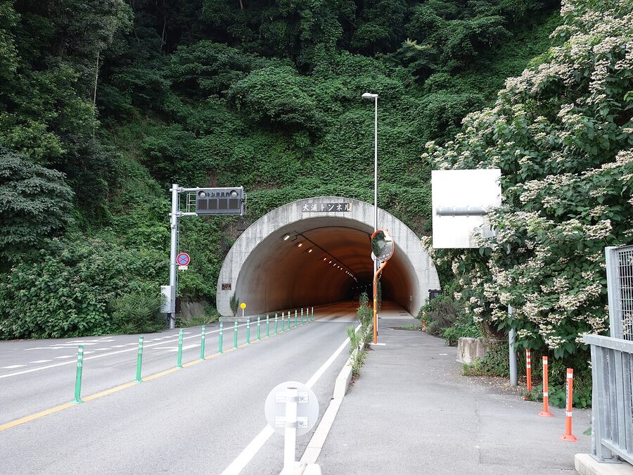 Inside the Oura Tunnel on Hiroshima Prefectural Road 356, Kami-Kamagari, a known cycling pinch point on the Tobishima Kaido