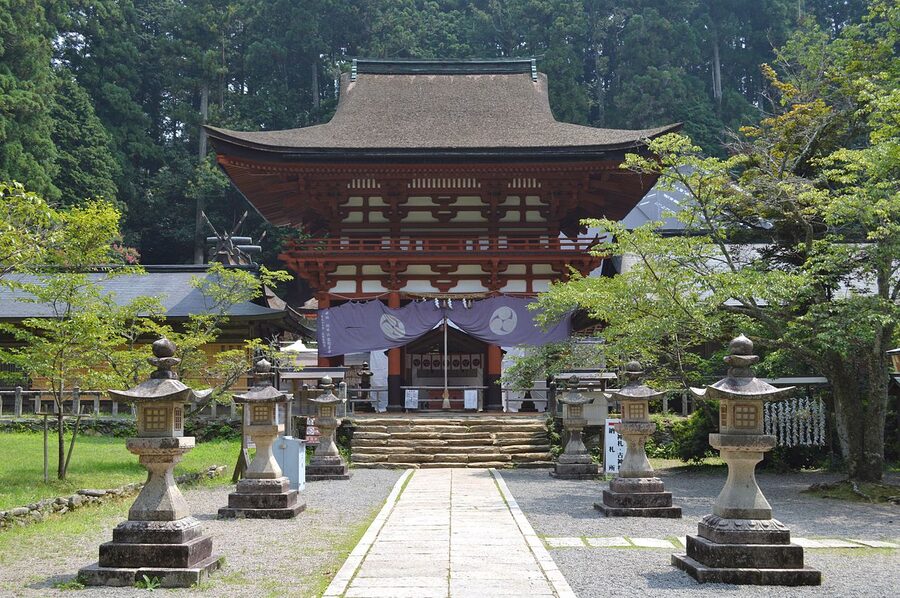 The Romon Gate of Niutsuhime Shrine