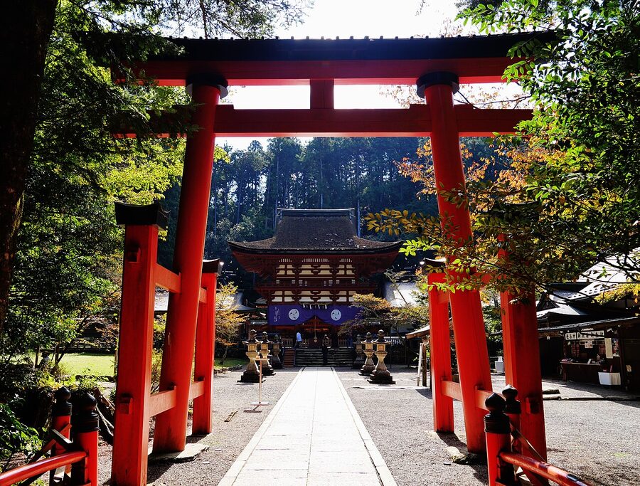 The outer torii gate and Romon Gate at Niutsuhime Shrine in Katsuragi, Wakayama