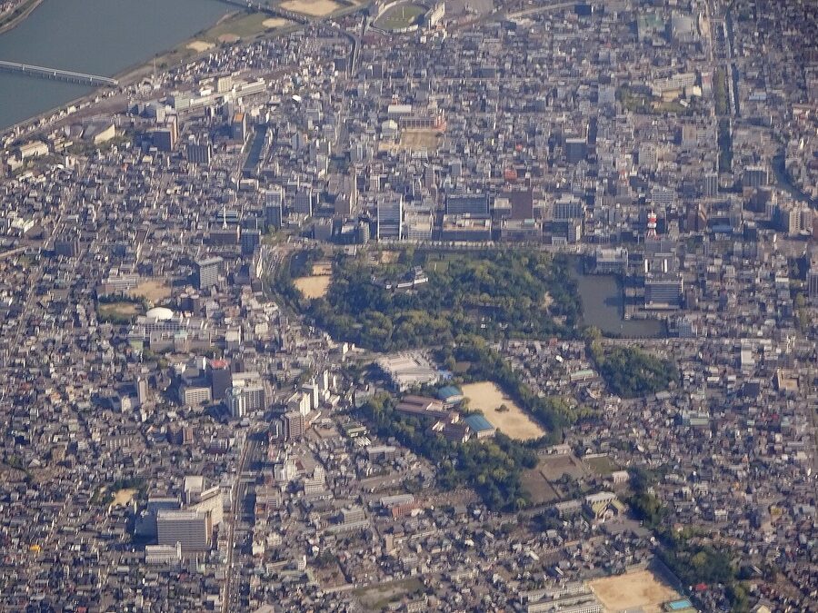 Aerial view of Wakayama Castle and surrounding park