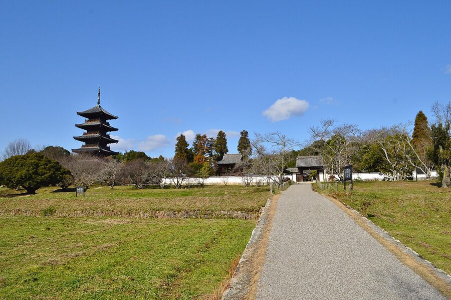 The grounds of Bitchu Kokubunji with the main hall and pagoda