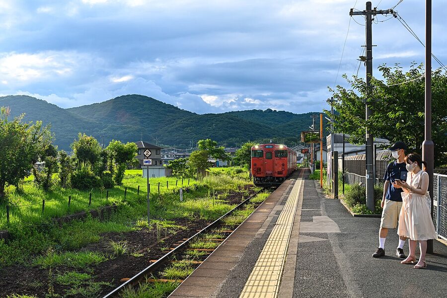 The single platform at Bizen-Ichinomiya Station on the JR Kibi Line