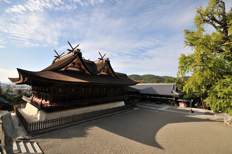 The 360-metre roofed corridor (kairo) at Kibitsu Shrine