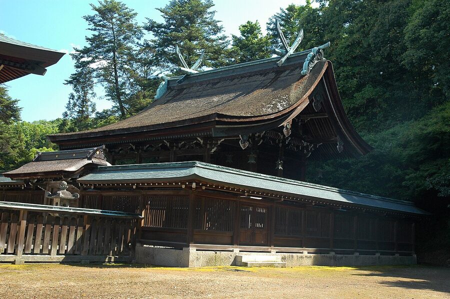 The towering stone lanterns at Kibitsuhiko Shrine