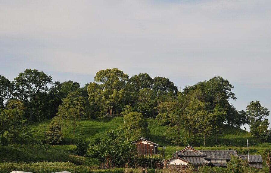 Tsukuriyama Kofun, the largest accessible burial mound in Japan