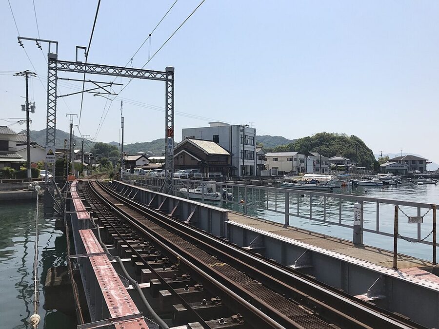 Kure Line railway bridge crossing Tadanoumi Port