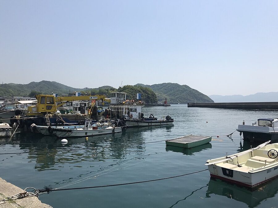 Tadanoumi Port on the Sazanami Kaido