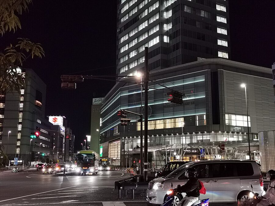 National Route 1 in heavy traffic, the modern Tokaido road
