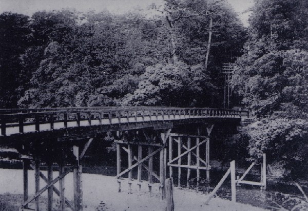 Wooden bridge of the Tokaido at the Tamura River
