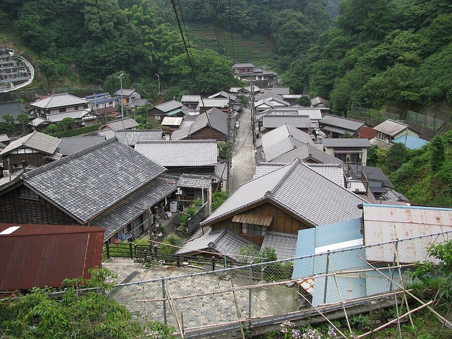 The old Tokaido road preserved at Utsunoya Pass