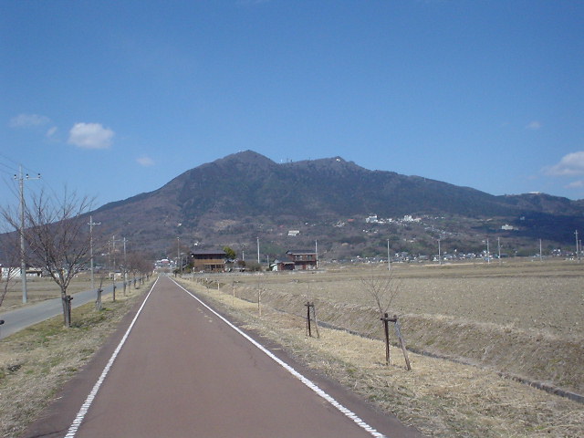 Mt Tsukuba seen from the Ring Ring Road on Ibaraki Prefectural Route 501