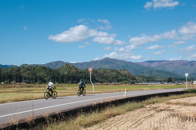3 Hour Cycling Tour in Kakunodate - Katakurikan and the story of Saimyoji chestnuts