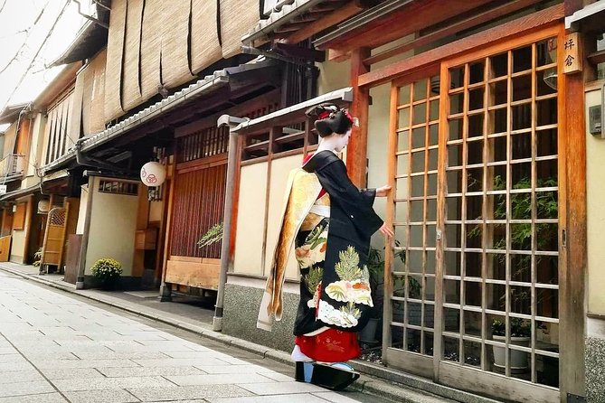 5 Top Highlights of Kyoto Full Day Bike Tour (E-bike option) - Gion and the old Kyoto atmosphere