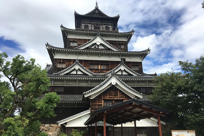 Hiroshima in a Nutshell: Morning Bike Adventure - The Atomic Bomb Dome in ten focused minutes