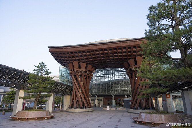Kanazawa Half Day E-bike Tour - Meeting at Kanazawa Station