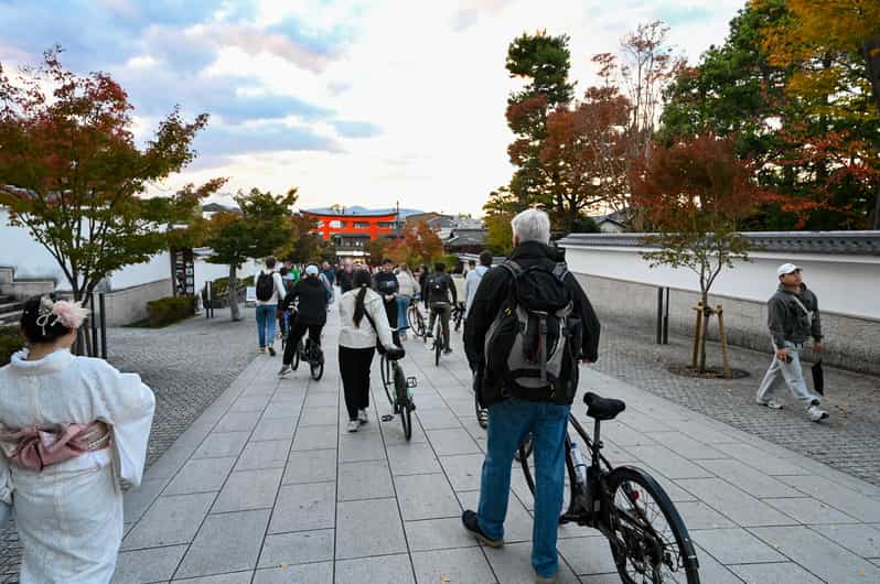 Kyoto: Half-day Guided Bike Tour with Fushimi Inari - What the guides add