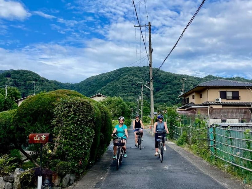 Kyoto : True Kyoto Avoid the crowds E-Bike Tour - Local neighborhoods between the temples