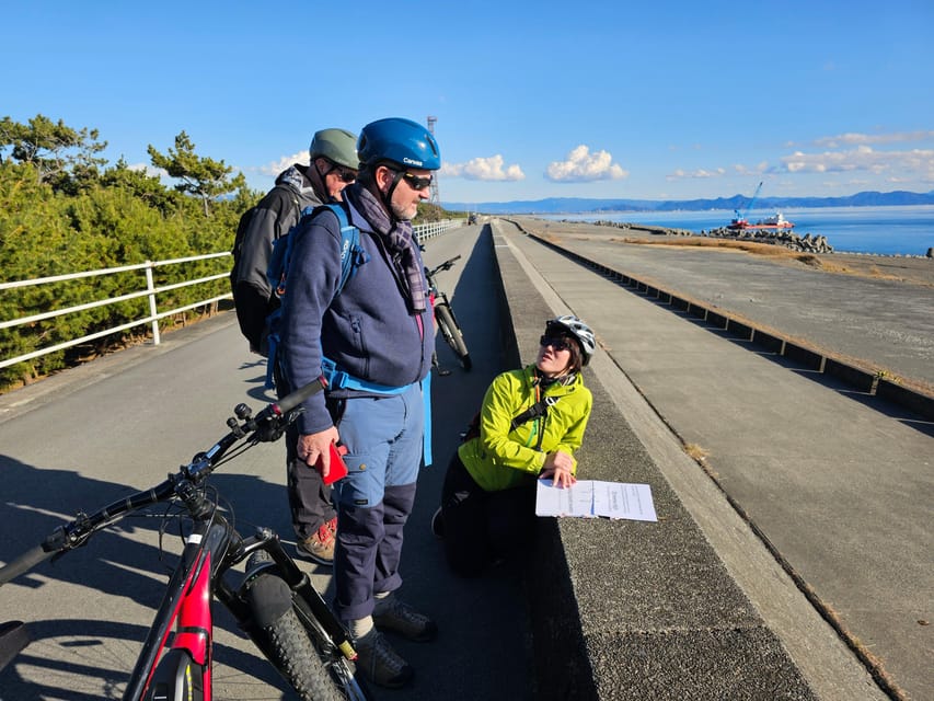Mount Fuji E-Bike Tour: Explore Nature and History - A brief stop on Suzukawanishicho lanes