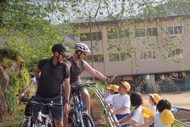 Private Afternoon Cycling Tour in Hida-Furukawa - A market stop and small cultural details