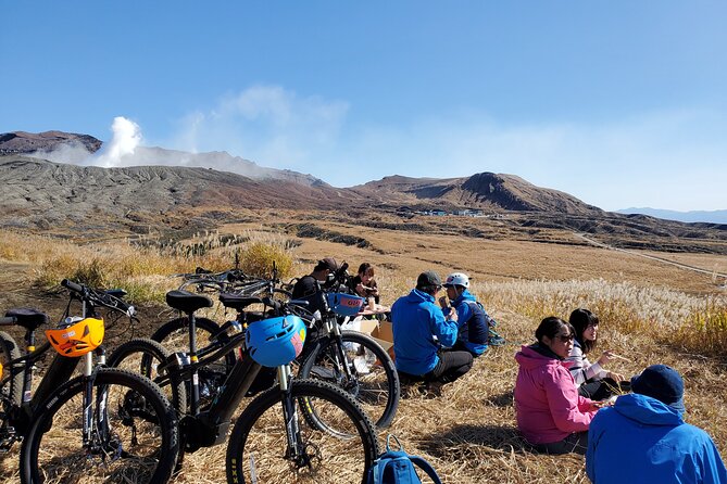 Private E-MTB guided cycling around Mt. Aso volcano & grasslands - Food, clothing, and what to bring