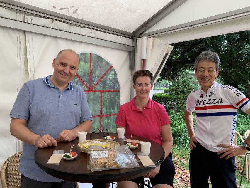 Tokyo: Private Cycling Tour with cute E-bike - From your hotel to the first streets